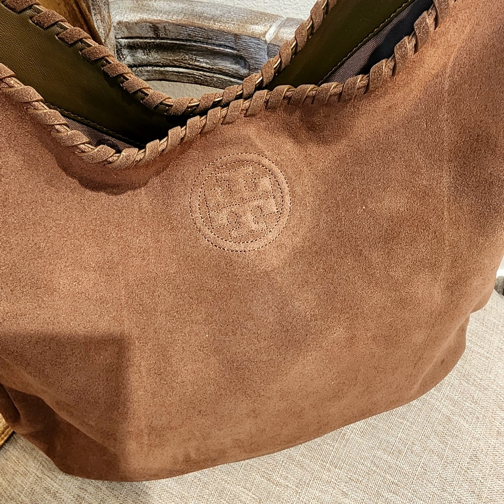 Tory Burch Classic Tan Suede Shoulder/ Hobo Bag - Picture 3 of 9